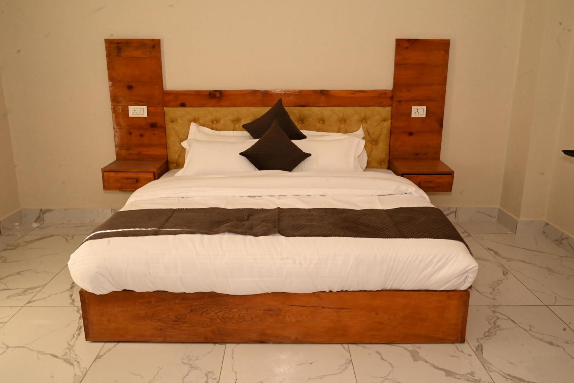 Himalayan Hill Top Resort كاناتال المظهر الخارجي الصورة