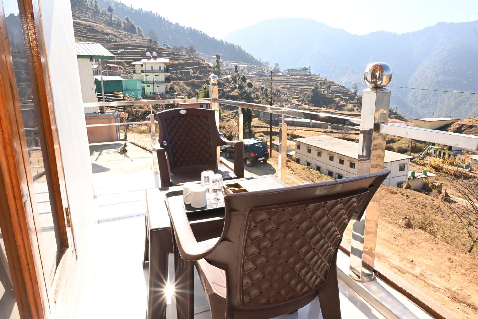 Himalayan Hill Top Resort كاناتال المظهر الخارجي الصورة