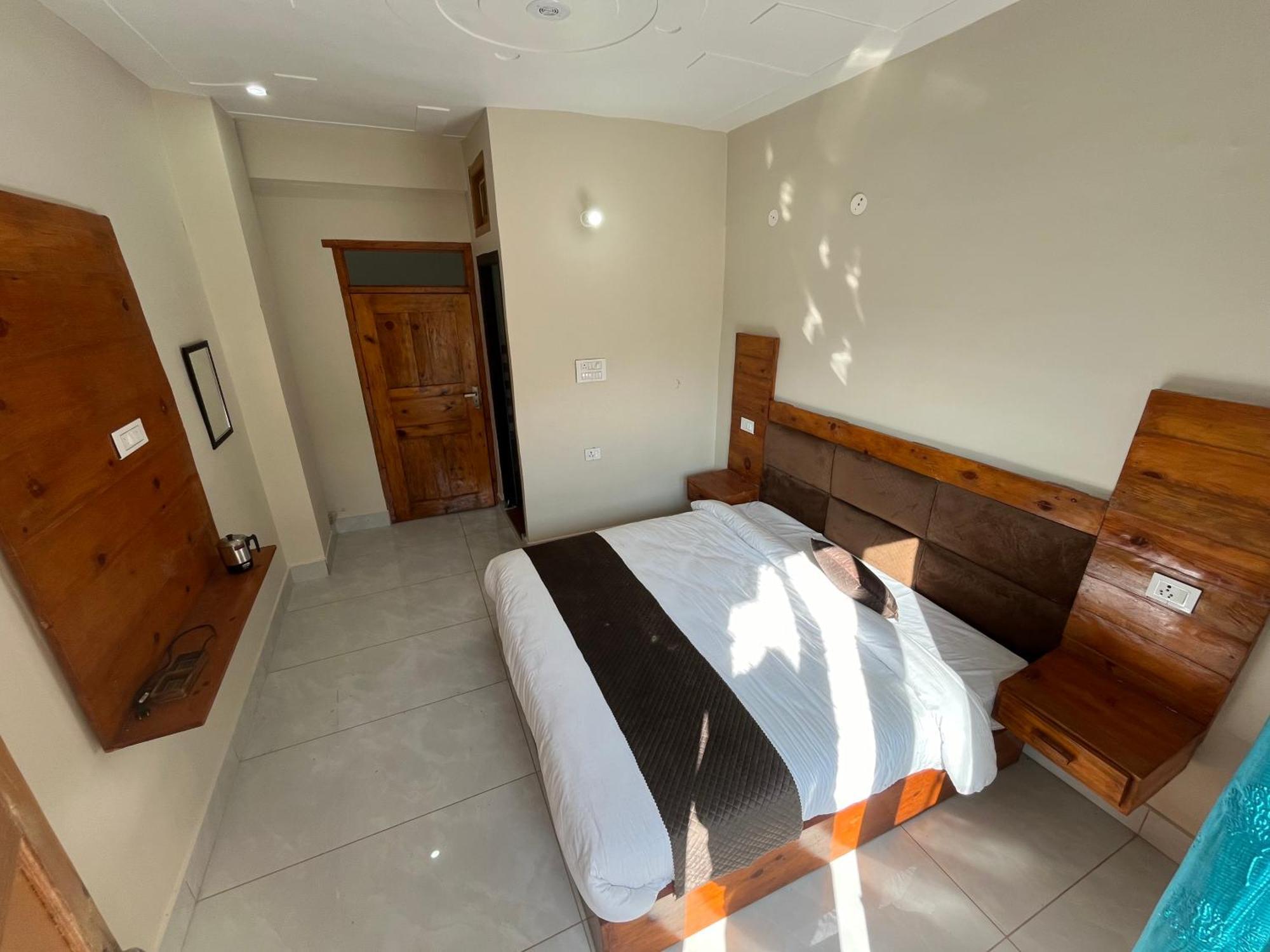 Himalayan Hill Top Resort كاناتال المظهر الخارجي الصورة